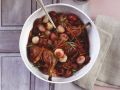 Geschmortes Rotweinhähnchen mit Schalotten und Champignons Rezept