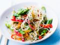 Glasnudelsalat mit Paprika und Spargel Rezept
