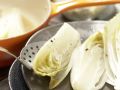 Gratinierter Chicorée mit Grana-Padano-Walnuss-Bröseln Zubereitung Schritt 7 Gratinierter Chicorée mit Grana-Padano-Walnuss-Bröseln Zubereitung Schritt 7