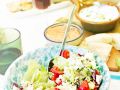 Griechischer Salat mit roten Zwiebeln, Tomate, Gurke und Feta Rezept