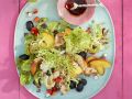 Grüner Salat mit Hühnchen, Obst und Frucht-Dressing Rezept