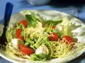 Grüner Salat mit Tomaten und Mozzarella Rezept