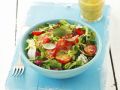 Grüner Salat mit Tomaten und Senf-Honig-Vinaigrette Rezept