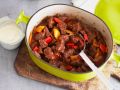 Gulasch mit Paprika und saurer Sahne Rezept