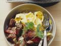 Gulasch vom Schweinefilet mit Mandeln dazu Nudeln Rezept