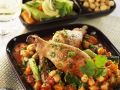 Hähnchenkeule auf Kichererbsengemüse in Tomatensauce Rezept