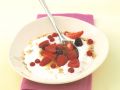 Haferflocken mit Kefir und Beeren Rezept