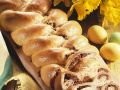 Hefezopf mit Mandeln gefüllt Rezept