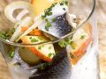 Heringssalat mit Äpfeln, Zwiebeln und Joghurtvinaigrette Rezept