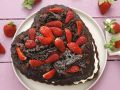 Herz-Schokokuchen mit Erdbeeren Rezept
