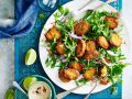 Indische Kichererbsenküchlein auf Rucolasalat Rezept