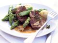 Italienisches Kräutersteak mit grünem Spargel und neuen Kartoffeln Rezept