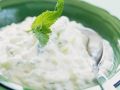 Joghurt mit Knoblauch und Gurke Rezept