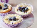 Käsekuchen-Muffins mit Blaubeeren Rezept