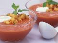 Kalte Tomatensuppe mit Melone und Chili Rezept