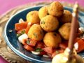 Kartoffel-Bulgur-Klößchen auf arabische Art mit Tomatensalat Rezept