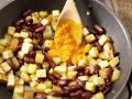 Kartoffelpfanne "Indianer-Schmaus" Zubereitung Schritt 12 Kartoffelpfanne "Indianer-Schmaus" Zubereitung Schritt 12