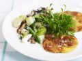 Kartoffelpuffer mit gemischtem Gemüse und Kresse Rezept