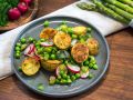 Kartoffelsalat mit Spargel, Radieschen und Erbsen Rezept