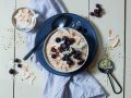 Keto-Kokos-Porridge mit Heidelbeeren Rezept