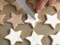 Klassische Zimtsterne mit Zuckerglasur Rezept