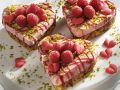 Kleine Himbeertorten in Herzform Rezept