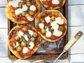 Kleine Pizzen mit Oliven Rezept