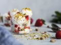Kokos-Cashew-Eis mit Erdbeeren Rezept