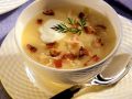 Kräftige Kartoffelsuppe mit Sauerkraut und Speck Rezept