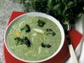 Kräuterrahmsuppe mit Brokkoli und Spargel Rezept