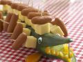 Krokodil aus Gurke, Käse und Würstchen Rezept