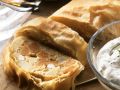 Kürbis-Feta-Strudel mit Kräuterquark Rezept