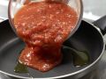 Kürbis-Gnocchi mit Tomatensauce Zubereitung Schritt 1 Kürbis-Gnocchi mit Tomatensauce Zubereitung Schritt 1