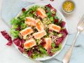 Lachs auf Salat mit Buchweizen und Limetten-Dressing Rezept