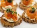 Lachs-Canapes mit Kapern Rezept