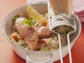 Lachsfilet auf Gemüsereis Rezept