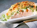 Lachsfilet mit Gemüse überbacken Rezept