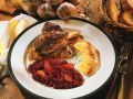 Lammhaxe mit fruchtigen Rotkohl und Kartoffelgratin Rezept