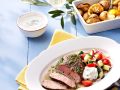 Lammsteak mit Salat und Ofenkartoffeln Rezept
