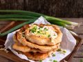 Lángos mit Knoblauch und Käse Rezept