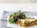 Lasagne und Tomatensalat mit Rucola Rezept