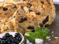 Mediterranes Brot mit Oliven und getrockneten Tomaten Rezept