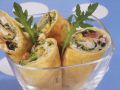 Mit buntem Salat gefüllte Wraps Rezept