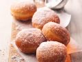 Mit Puderzucker bestäubte Krapfen Rezept
