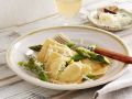 Mit Spargel und Ricotta gefüllte Ravioli Rezept