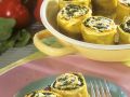 Mit Spinat gefüllte Nudelröllchen Rezept