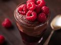 Mousse au chocolat mit Kirschen und Beeren Rezept