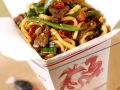 Nudeln aus dem Wok mit Rindfleisch und Gemüse Rezept
