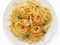 Nudeln mit gebratenem Hähnchen Rezept