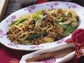 Nudeln mit Hackfleisch und Gemüse auf chinesische Art Rezept